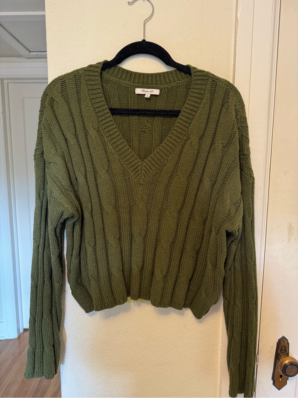 Madewell Cable Knit Cropped V-Neck Sweater in Olive Green